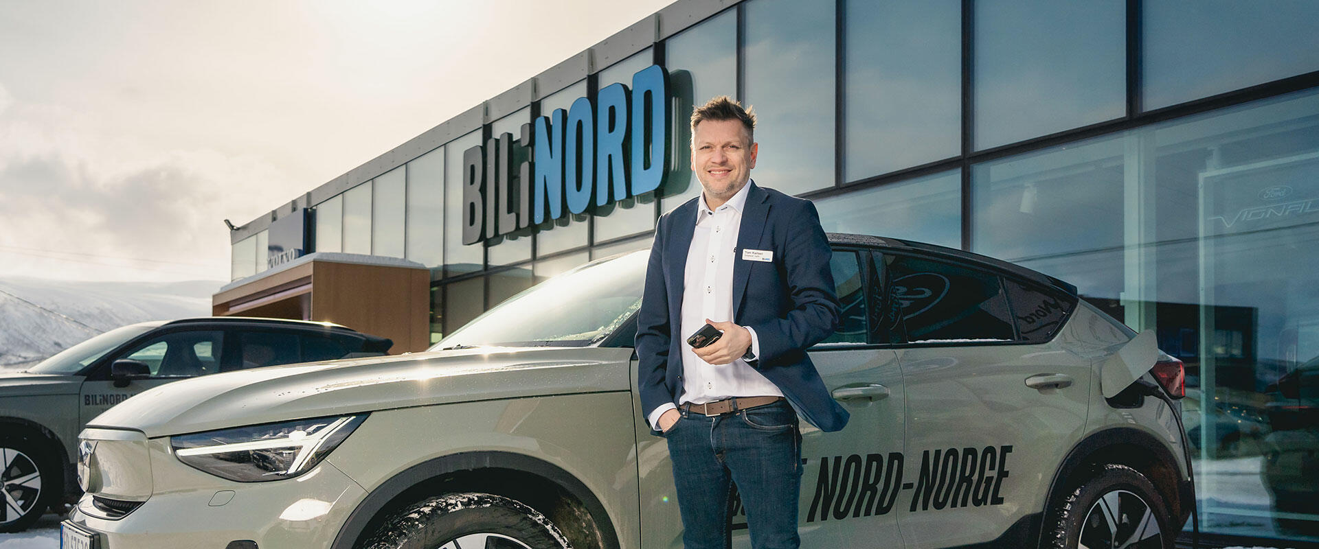 Tom karlsen, salgssjef for nye biler hos Bil i Nord Tromsø, opplever at stadig flere kunder nå vil ha elbil.
